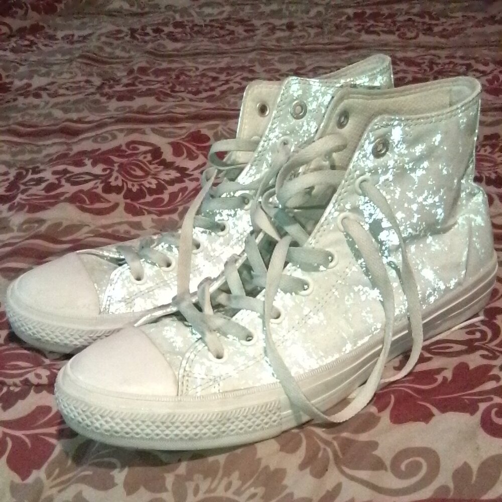 Converse reflective light tan High-Tops, very cool pattern. Very good condition.